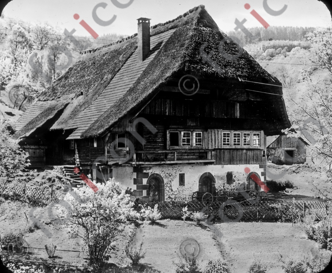 Schwarzwaldhaus | Black Forest House - Foto foticon-simon-127-006-sw.jpg | foticon.de - Bilddatenbank für Motive aus Geschichte und Kultur
